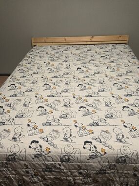 Berkshire Peanuts Cream Comforter with Black & Yellow Character Print